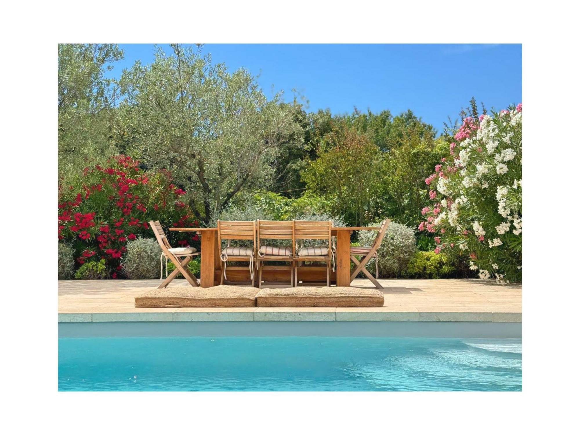 Les Jardins De Sitaara Bed & Breakfast Cucuron Exterior foto